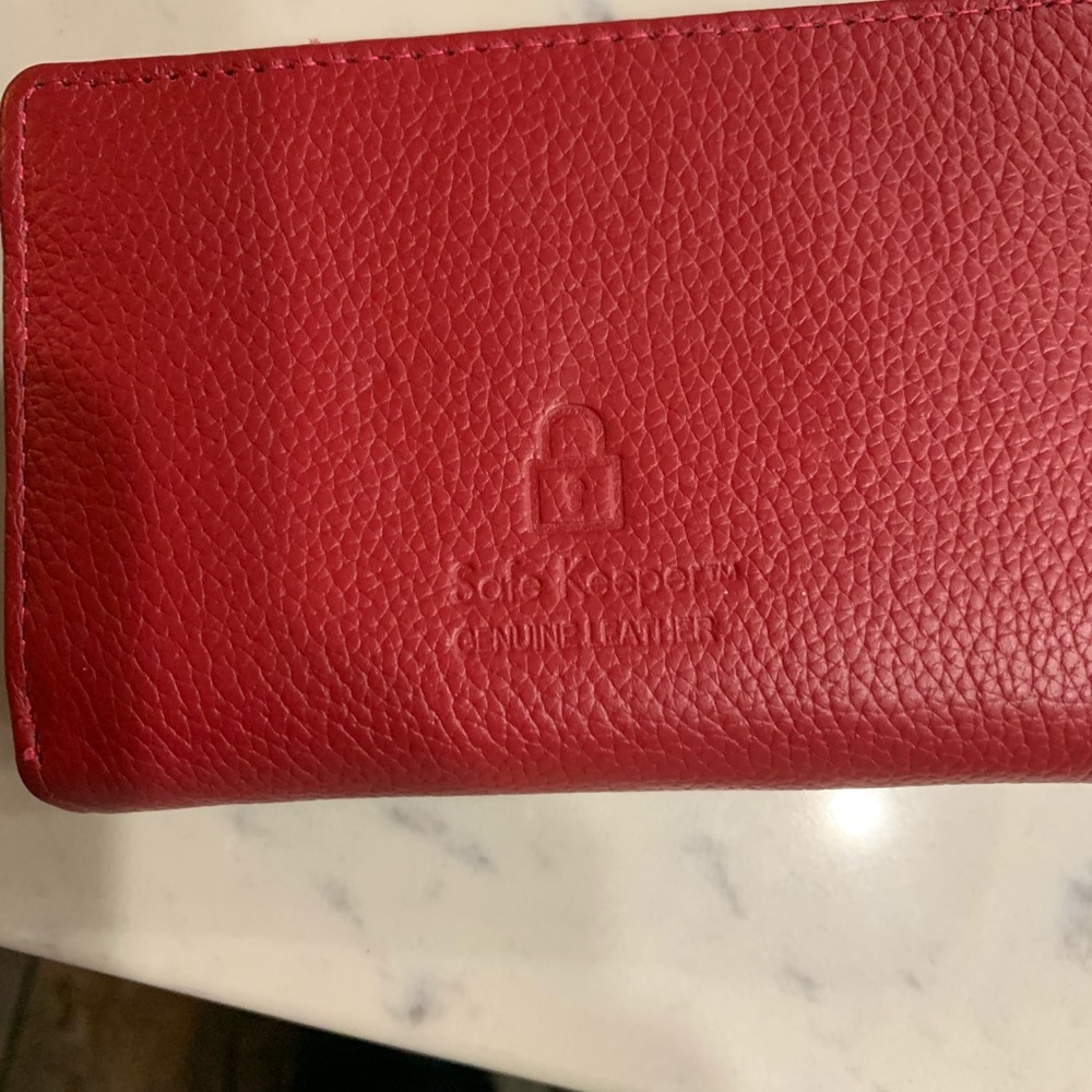 Safe keeper apt9 woman’s wallet